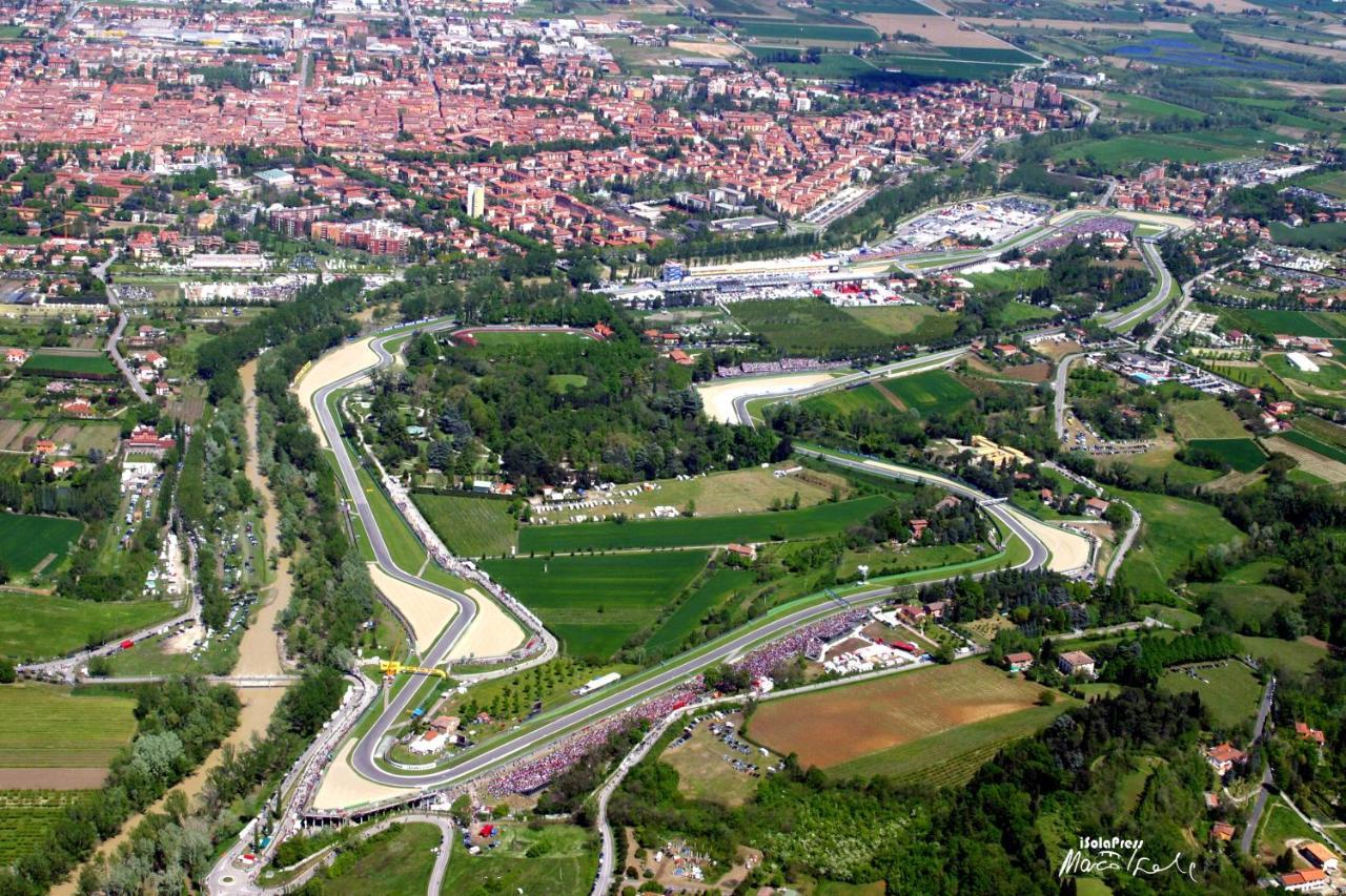 דירות אימולה La Dimora Delle Emozioni - Il Fascino Del Centro Storico E L'Adrenalina Dell'Autodromo מראה חיצוני תמונה